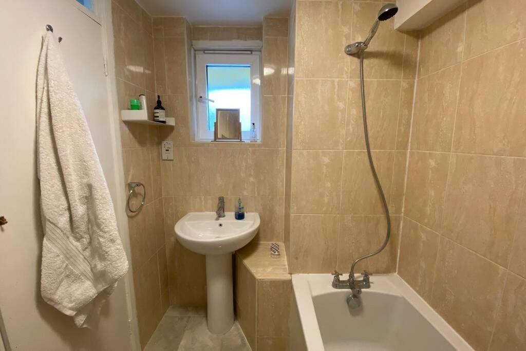 Two Bedroom Garden Flat In Zone 2 Λονδίνο Εξωτερικό φωτογραφία